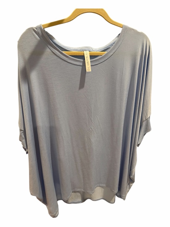 Dear Scarlett Tops - Dear Scarlett light blue top. Banded 3/4 sleeve. No wrinkle material.
